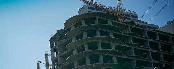 Строительство нового жилого дома на площади Саакадзе у здания мэрии грузинской столицы - Sputnik Грузия