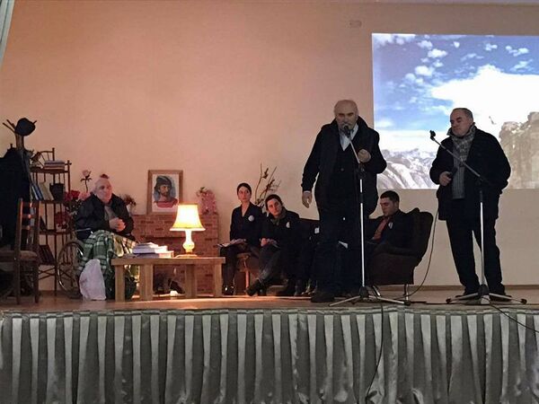 ამბავი მუზისა, რომელმაც პოეტ ვასილ ბესელიას 20-წლიანი პაუზის შემდეგ ფრთები შეასხა - Sputnik საქართველო