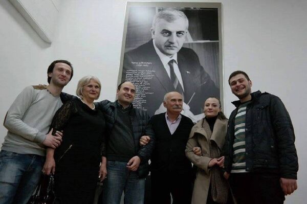 ამბავი მუზისა, რომელმაც პოეტ ვასილ ბესელიას 20-წლიანი პაუზის შემდეგ ფრთები შეასხა - Sputnik საქართველო