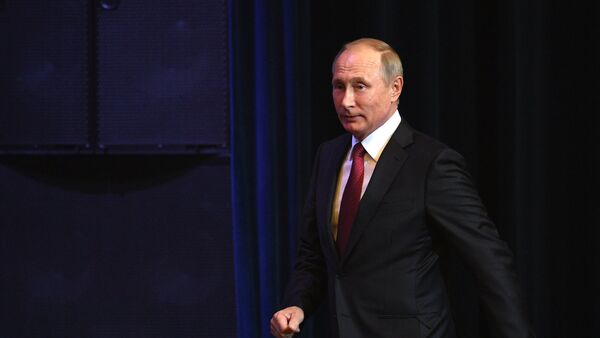 Президент РФ Владимир Путин на праздничном концерте в Государственном Кремлевском дворце - Sputnik Грузия