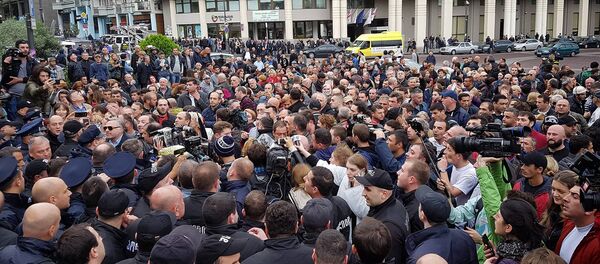 ოპოზიციის აქცია საკრებულოსთან ოპოზიციის აქცია საკრებულოსთან - Sputnik საქართველო