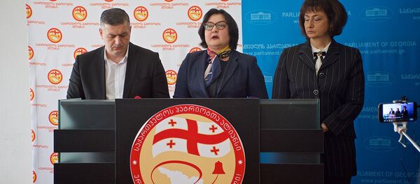 Депутаты от Альянса патриотов Грузии Ада Маршания, Георгий Ломия и Нато Чхеидзе Депутаты от Альянса патриотов Грузии Ада Маршания, Георгий Ломия и Нато Чхеидзе - Sputnik Грузия
