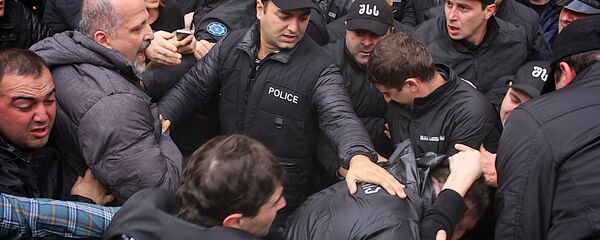 Акция протеста оппозиции у здания тбилисского сакребуло - Sputnik Грузия