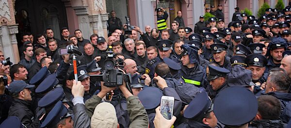 Акция протеста оппозиции у здания тбилисского сакребуло - Sputnik Грузия