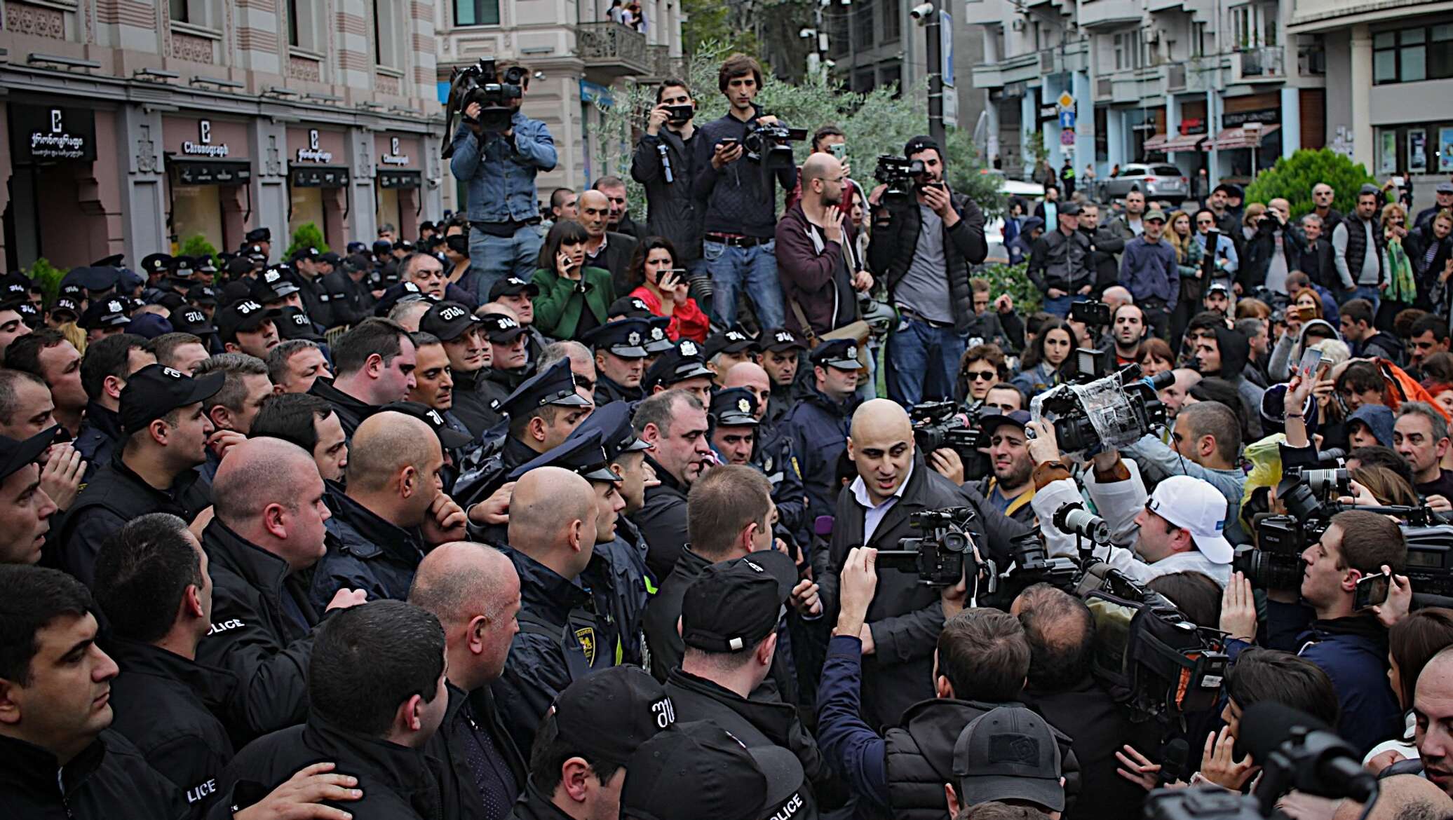 Новости тбилиси свежие последние. Последние события в Тбилиси. Группа людей в Грузии. Блоггеры Тбилиси популярные оппозиции.