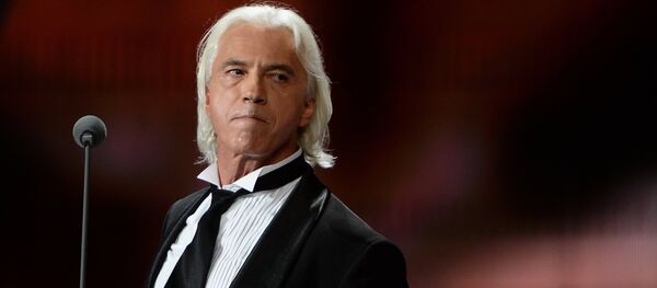 Оперный певец Дмитрий Хворостовский выступает на Международном конкурсе молодых исполнителей популярной музыки Новая Волна 2016 в Сочи - Sputnik Грузия