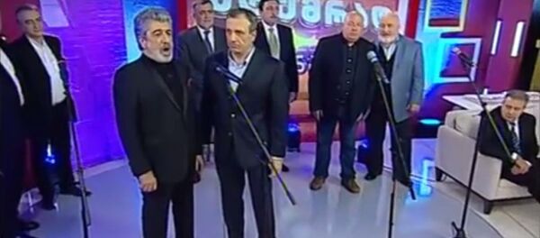 Врачи и участники ансамбля Иверия - Sputnik Грузия