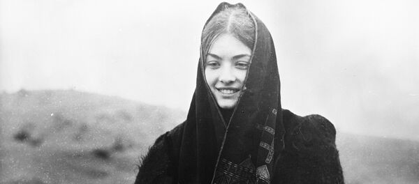 კადრი ფილმიდან ნატვრის ხე. ლიკა ქავჟარაძე მარიტას როლში კადრი ფილმიდან ნატვრის ხე. ლიკა ქავჟარაძე მარიტას როლში - Sputnik საქართველო