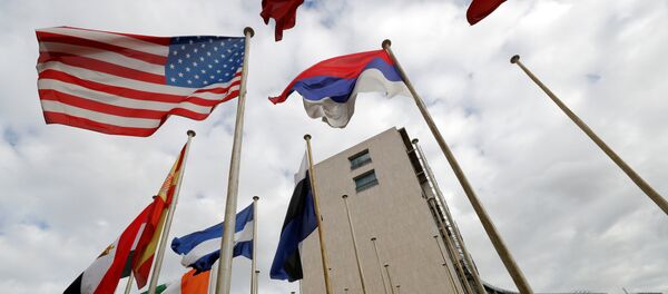 Флаг США перед штаб-квартирой ЮНЕСКО в Париже Флаг США перед штаб-квартирой ЮНЕСКО в Париже - Sputnik Грузия