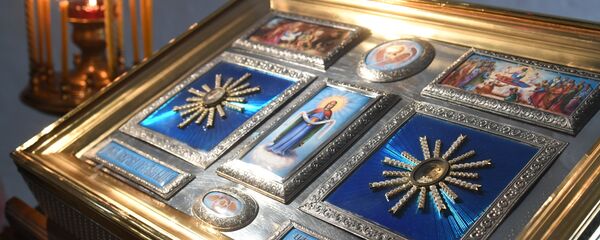 Ковчег с мощами частиц Покрова и Ризы Пресвятой Богородицы в Высоко-Петровском монастыре - Sputnik Грузия