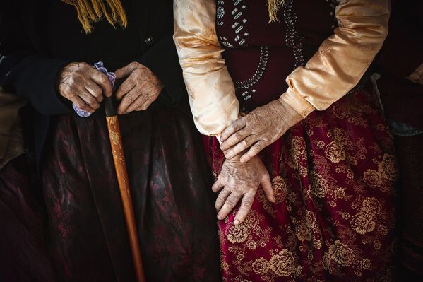 Традиционная одежда духоборцев украшена яркими узорами - Sputnik Грузия