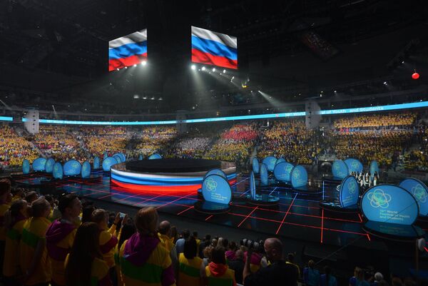 Концерт открылся обратным отсчетом, во время которого на большом экране под куполом арены друг друга сменяли флаги участников фестиваля - Sputnik Грузия