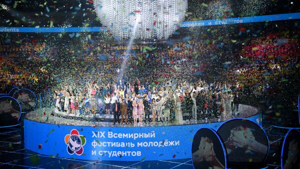 Театрализованное представление на церемонии открытия XIX Всемирного фестиваля молодежи и студентов (ВФМС) в Ледовом дворце Большой в Сочи - Sputnik Грузия