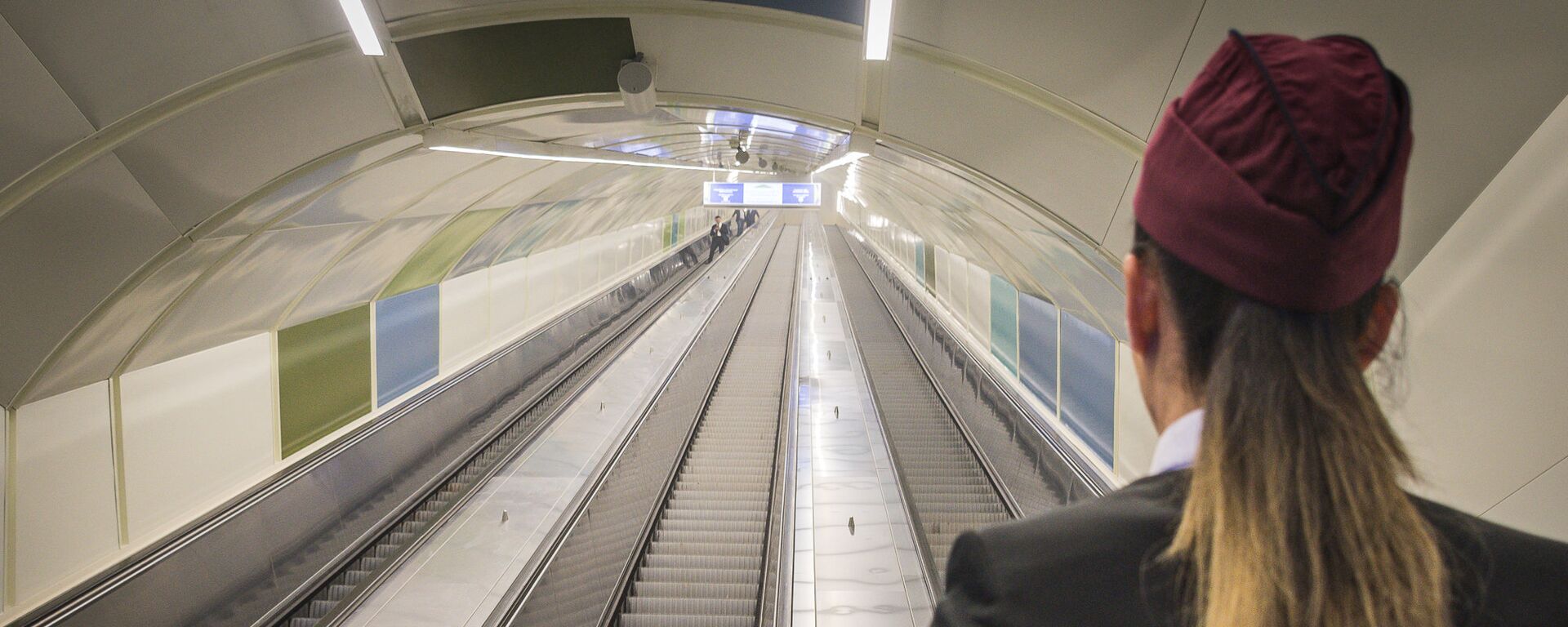 Эскалаторы для выхода из метро Тбилиси на станции Государственный университет - Sputnik Грузия, 1920, 26.02.2021