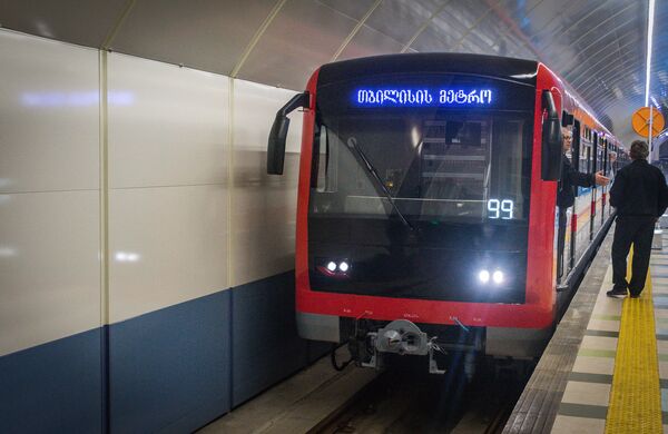К открытию новой станции приурочили запуск в эксплуатацию двух модернизированных составов метро. - Sputnik Грузия