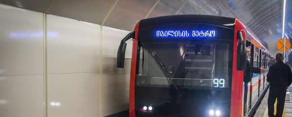 Вагон поезда метро Тбилиси на станции Государственный университет - Sputnik Грузия