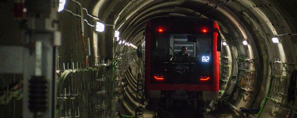 Вагон поезда метро Тбилиси в тоннеле - Sputnik Грузия