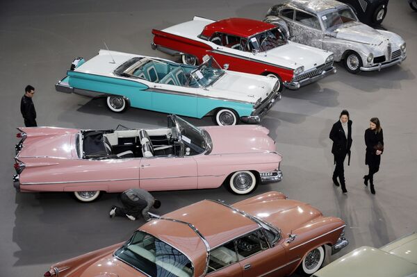 Кадиллаки на выставке винтажных автомобилей во Франции Кадиллаки на выставке винтажных автомобилей во Франции - Sputnik Грузия