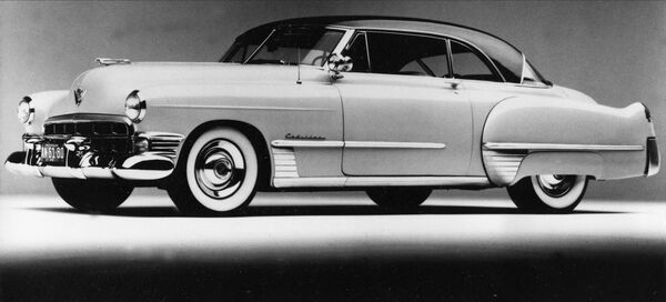 General Motors представляет Cadillac Coupe deVille 1949 года General Motors представляет Cadillac Coupe deVille 1949 года - Sputnik Грузия