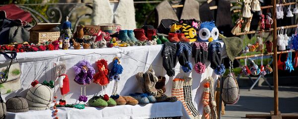 Торговля грузинскими сувенирами на улицах города Мцхета - Sputnik Грузия