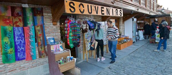 Сувенирный магазин на одной из центральных улиц города Мцхета - Sputnik Грузия