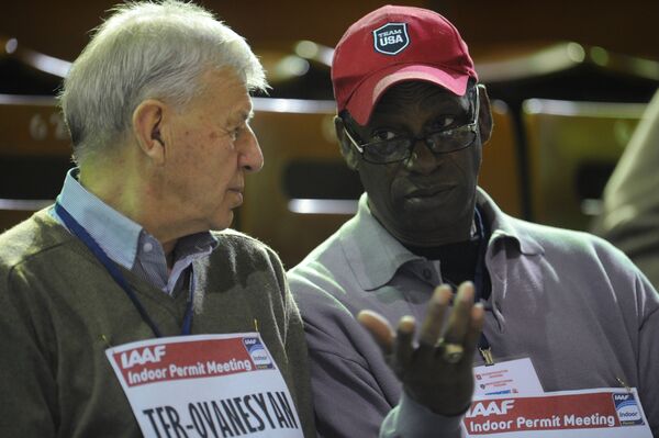 Советский легкоатлет Игорь Тер-Ованесян и рекордсмен мира в прыжках в длину Боб Бимон Советский легкоатлет Игорь Тер-Ованесян и рекордсмен мира в прыжках в длину Боб Бимон - Sputnik Грузия