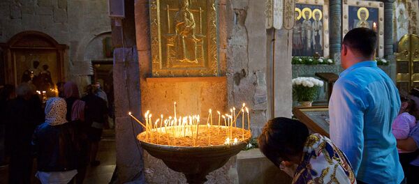 Верующие в храме Светицховели - Sputnik Грузия