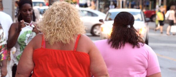 Тучные женщины гуляют по улице - Sputnik Грузия