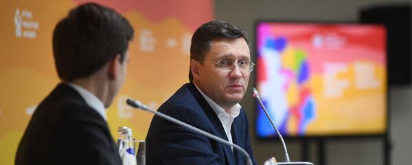 Министр энергетики РФ Александр Новак участвует в дискуссионной программе XIX Всемирного фестиваля молодежи и студентов в Сочи - Sputnik Грузия
