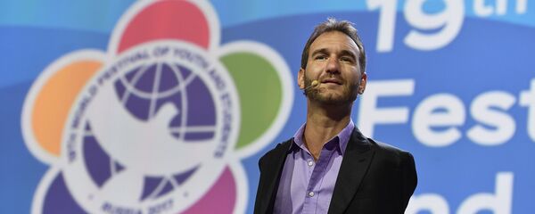 Мотивационный тренер, меценат и автор книг Ник Вуйчич участвует в дискуссионной программе XIX Всемирного фестиваля молодежи и студентов в Сочи - Sputnik Грузия
