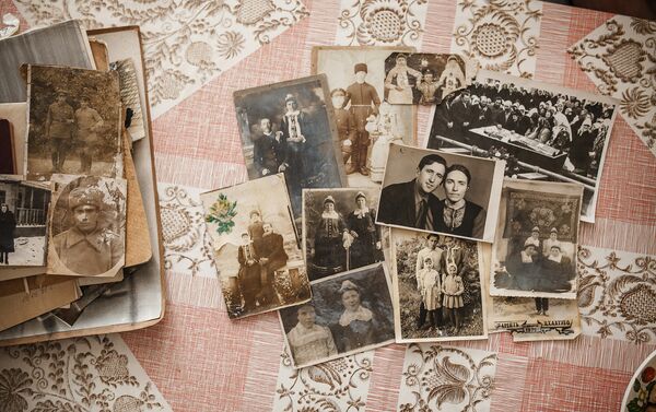 Старые духоборцы на фото из альбома Любови Игнатьевны - Sputnik Грузия