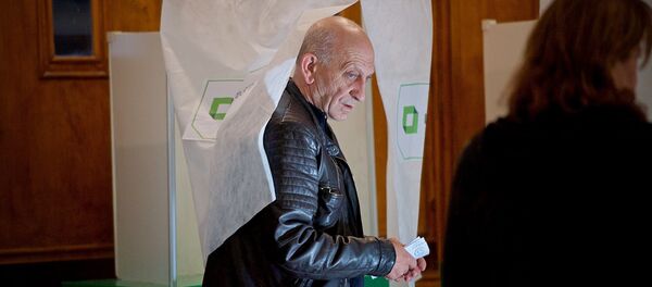 Жители столицы Грузии участвуют в выборах в местные органы власти - Sputnik Грузия