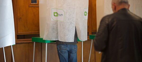 Жители столицы Грузии участвуют в выборах в местные органы власти - Sputnik Грузия