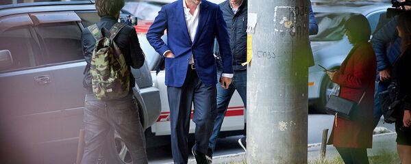 Каха Каладзе у избирательного участка - Sputnik Грузия