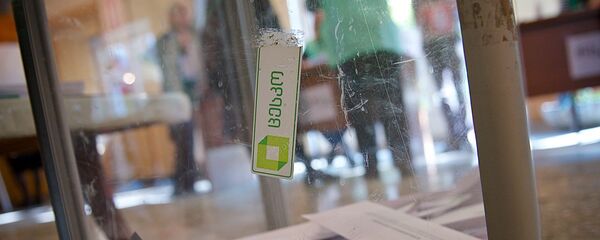 საარჩევნო ბიულეტენები ურნაში საარჩევნო ბიულეტენები ურნაში - Sputnik საქართველო