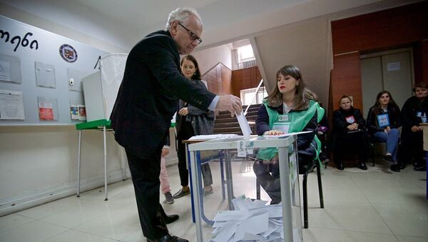 Избиратели принимают участие в местных выборах в Грузии - Sputnik Грузия