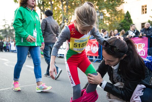 Тбилисский марафон проводится уже в шестой раз, в нем принимают участие как взрослые, так и дети - Sputnik Грузия