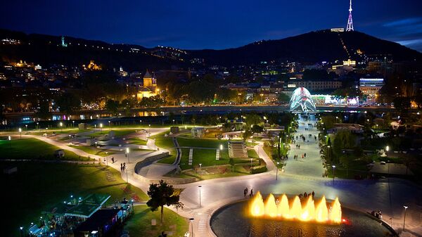 Ночной вид на Тбилиси и парк Рике - Sputnik Грузия