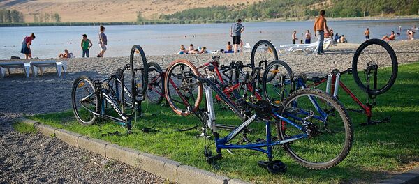 Велосипеды на озере Лиси - Sputnik Грузия