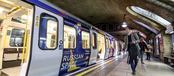 Тематический поезд Сердце России в Лондонском метро Тематический поезд Сердце России в Лондонском метро - Sputnik Грузия