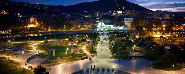 Вид на парк Рике, мост Мира и тбилисскую телебашню - Sputnik Грузия