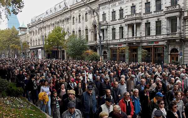 Сторонники Альянса патриотов Грузии идут шествием по проспекту Руставели - Sputnik Грузия