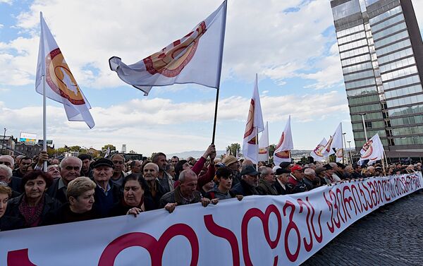 Сторонники Альянса патриотов Грузии проходят шествием по площади Роз - Sputnik Грузия