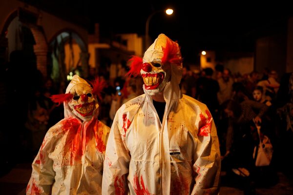 Ночь ужаса в день Хэллоуина в Испании уже тоже традиция - так праздник отмечали в окрестностях Чуррианы, недалеко от Малаги - Sputnik Грузия