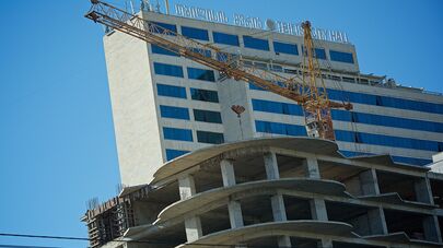 Строительство нового жилого дома у мэрии Тбилиси