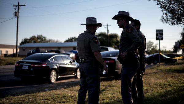 Представители офиса шерифа в Техасе на месте стрельбы - Sputnik Грузия
