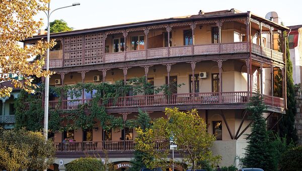 Дома в историческом центре Тбилиси - резные деревянные балкончики - Sputnik Грузия