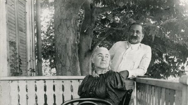 Князь, поэт и публицист Илья Чавчавадзе и его жена Олга Гурамишвили - Sputnik Грузия