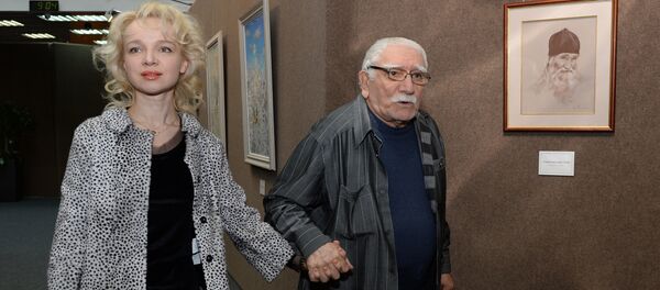 Армен Джигарханян и Виталина Цымбалюк-Романовская - Sputnik Грузия