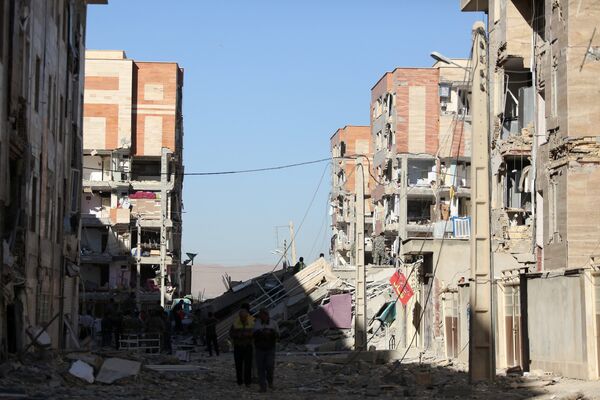 Разрушенный землетрясением жилой квартал в иранском городе Сарпол-е Захаб - Sputnik Грузия